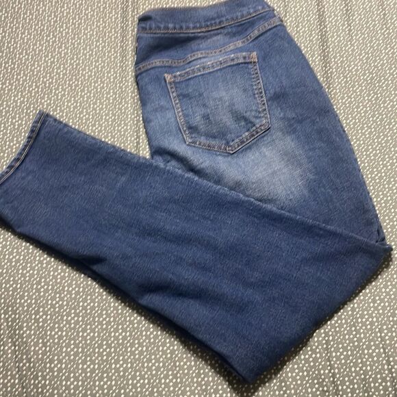 EUC Old Navy The Boyfriend jean size 16 regular distressing on front - Picture 6 of 10